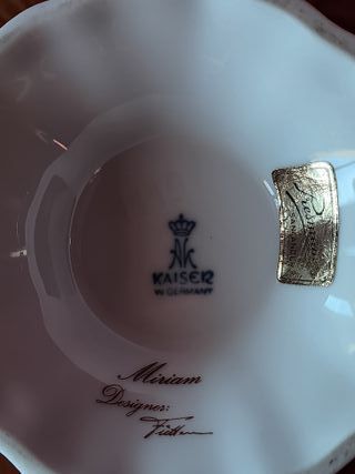 Frutero pedestal porcelana flores rosas