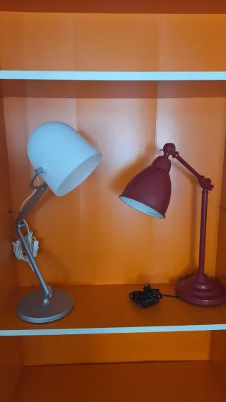 2 Lámparas de escritorio ikea rojo gris
