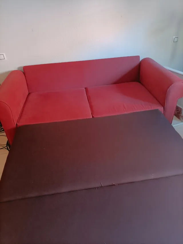 Sofá cama rojo