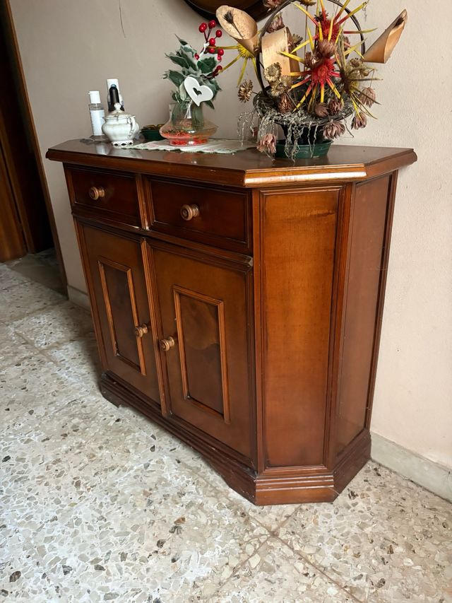 Credenza in legno da entrata