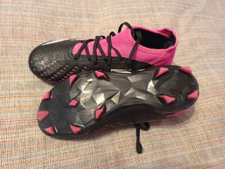 Botas Fútbol Adidas Niño Negras y Rosas