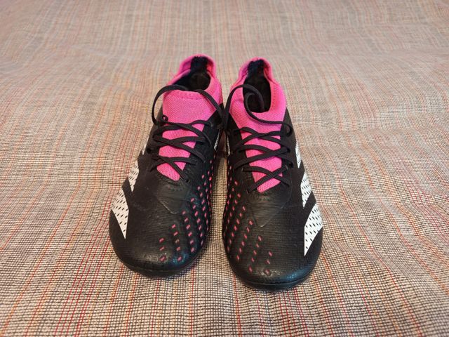 Botas Fútbol Adidas Niño Negras y Rosas