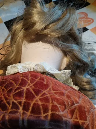 Muñeca antigua de porcelana