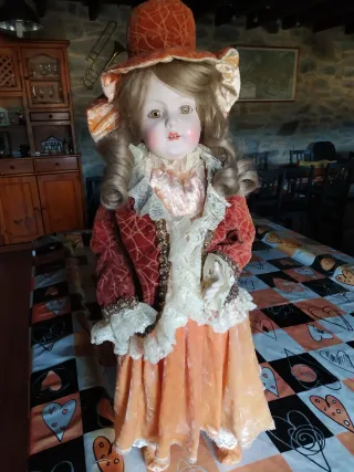 Muñeca antigua de porcelana