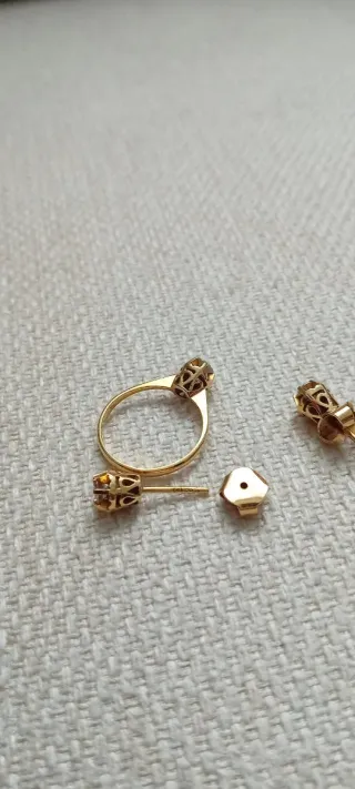 Conjunto de Anillo y pendientes de oro