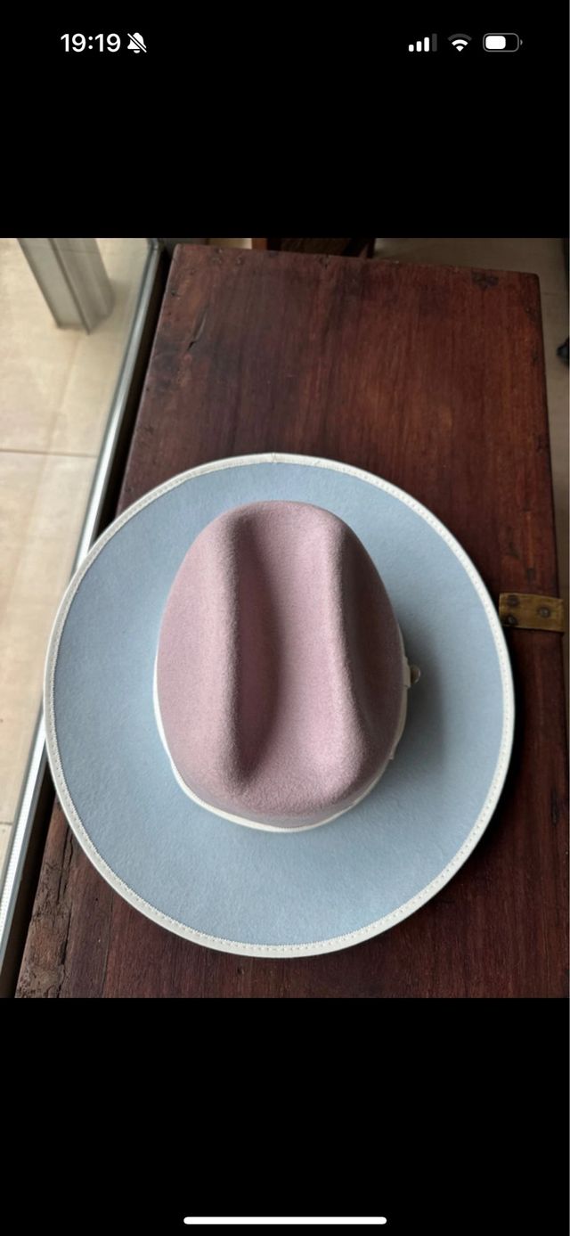 Sombrero vaquero azul y rosa