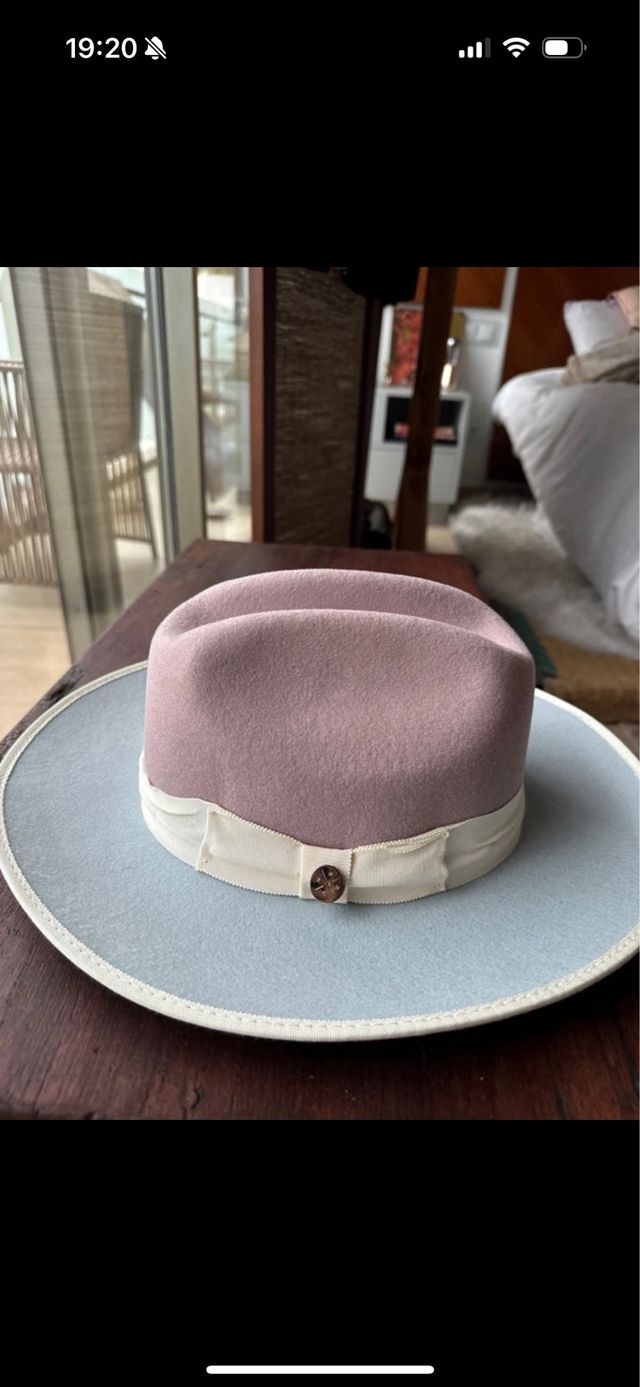 Sombrero vaquero azul y rosa