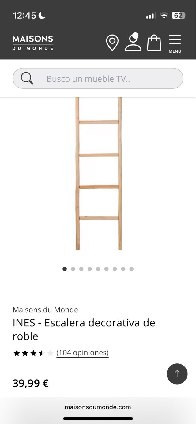 Escalera decorativa de madera natural