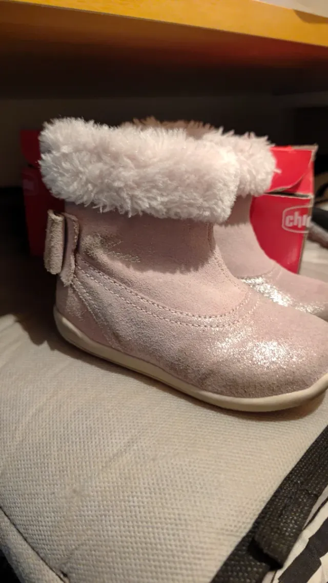 Botas niña talla 20 rosas con brillo. Chicco
