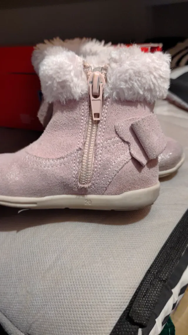 Botas niña talla 20 rosas con brillo. Chicco