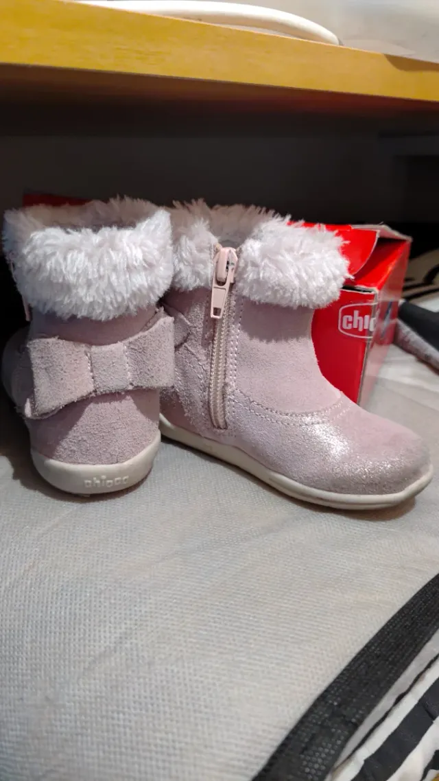 Botas niña talla 20 rosas con brillo. Chicco