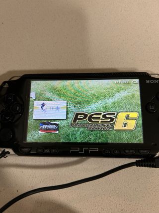 Sony PSP Negra + 4 UMDs + Accesorios