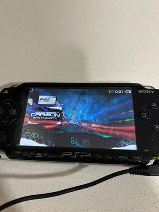Sony PSP Negra + 4 UMDs + Accesorios