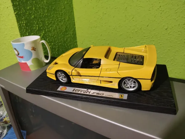 Coche a escala 1/18 Ferrari F50 (1995)