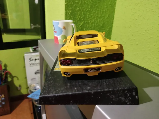 Coche a escala 1/18 Ferrari F50 (1995)