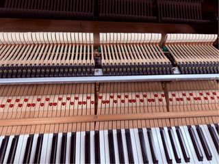 Piano de cola Kawai RX3