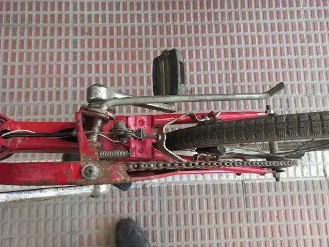 Bicicleta BH plegable roja