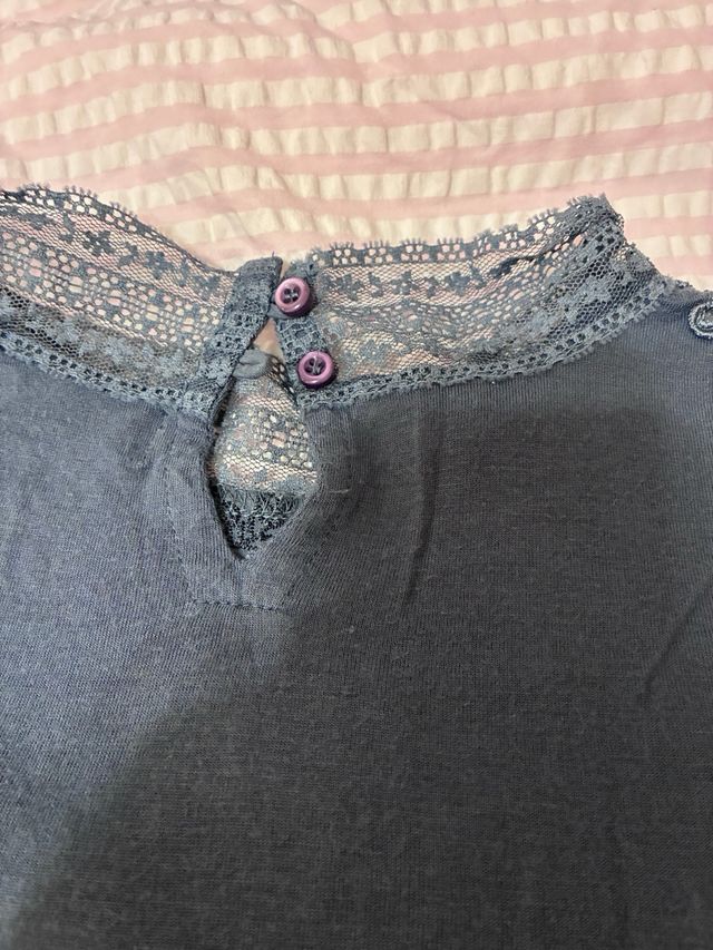 Camiseta Cortefiel azul bordada media manga