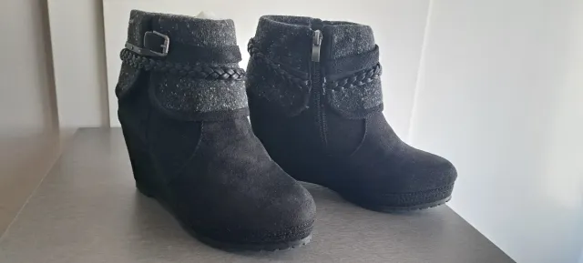 Botín cuña Mustang negro/gris