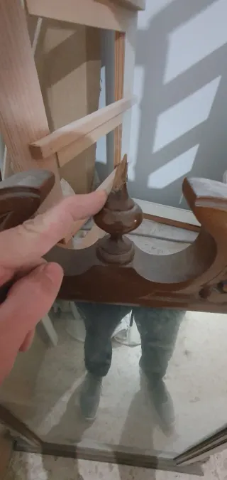 Espejo de madera con marco tallado