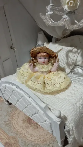 Bambola porcellana casa bambole