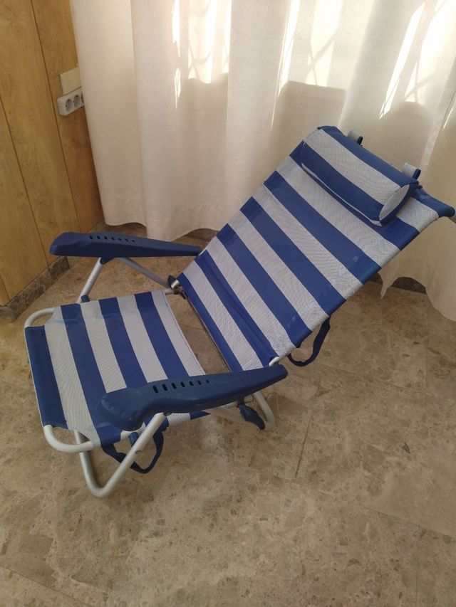 Silla de playa reclinable y regalo sombrilla.