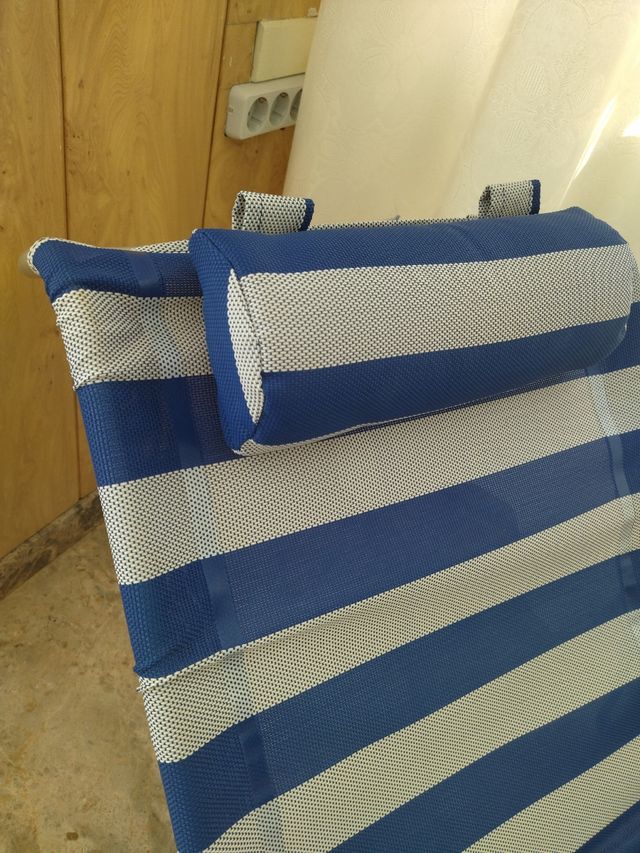 Silla de playa reclinable y regalo sombrilla.