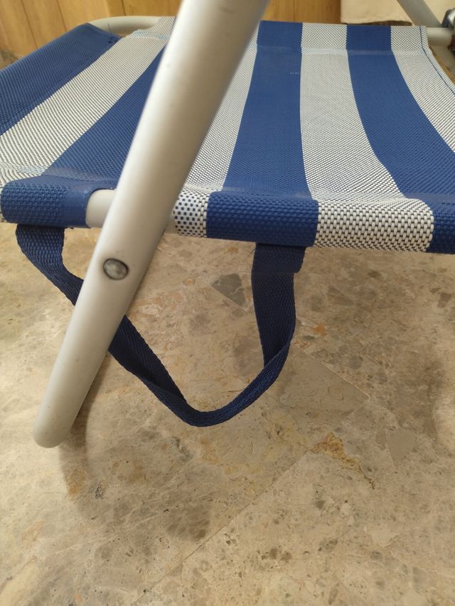 Silla de playa reclinable y regalo sombrilla.