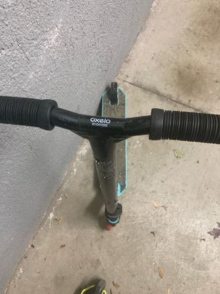 Monopattini freestyle gialli e blu