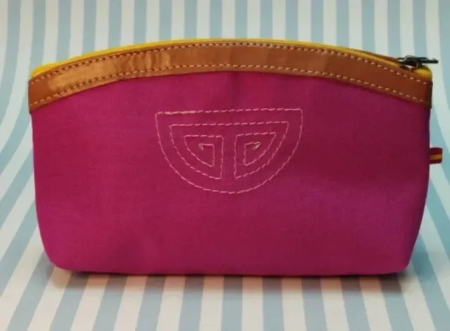 Neceser rosa con logo bordado