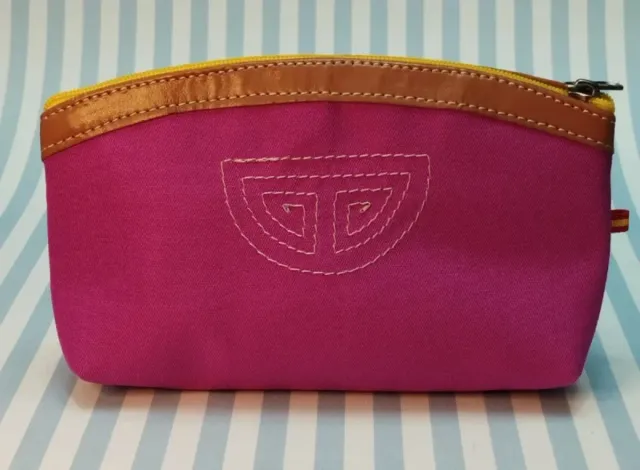 Neceser rosa con logo bordado