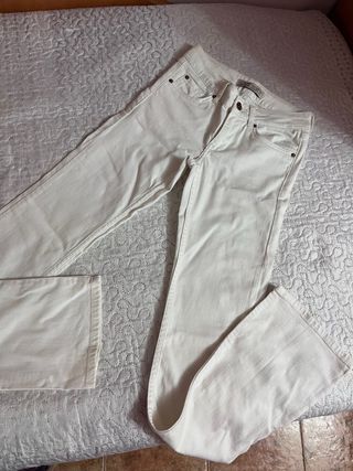 Pantalones vaqueros blancos Zara