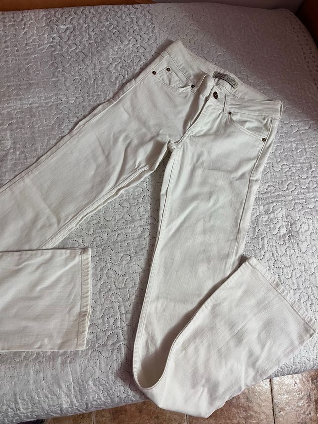 Pantalones vaqueros blancos Zara
