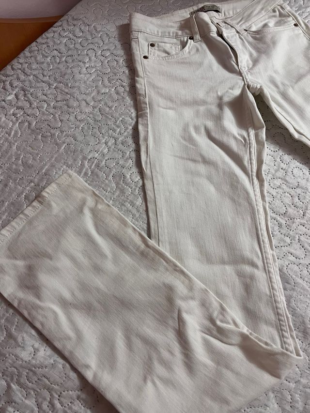 Pantalones vaqueros blancos Zara