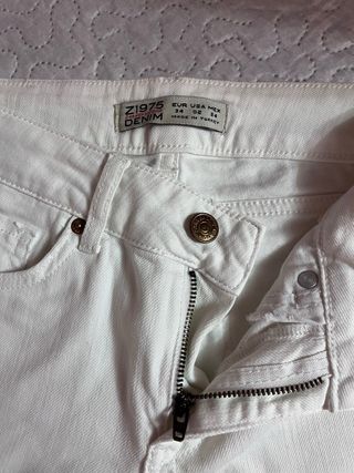 Pantalones vaqueros blancos Zara