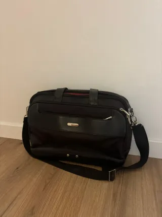 Maletín porta documentos negro y rojo