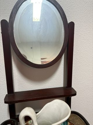 Palanganero de madera con espejo y lavabo