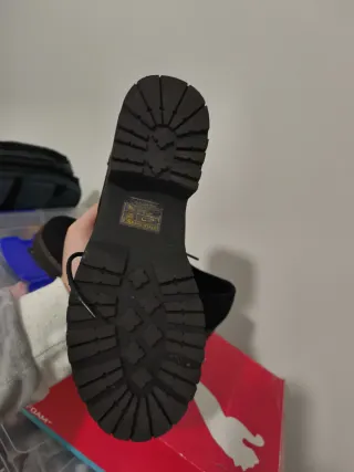 Botines negros con cordones