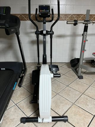 Banco de pesas con barra, mancuernas y Eliptica BH