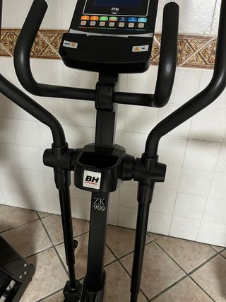 Banco de pesas con barra, mancuernas y Eliptica BH