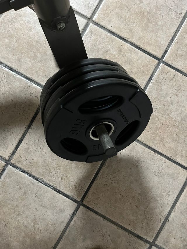 Banco de pesas con barra, mancuernas y Eliptica BH