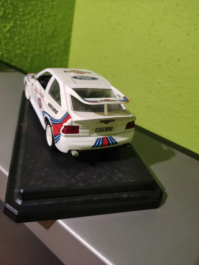 Coche a escala Ford Escort RS Cosworth Escala 1/24