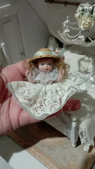 Bambola porcellana casa bambole