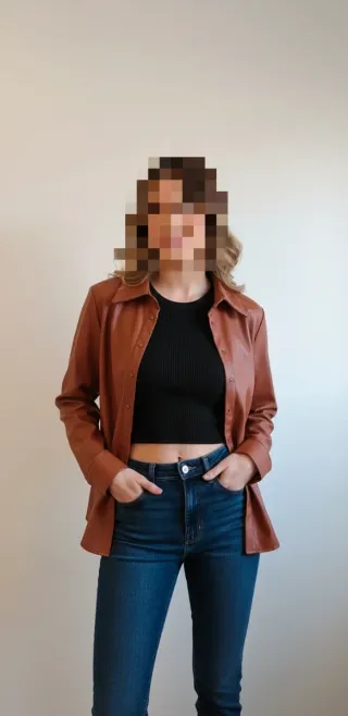 Camisa Stradivarius efecto piel