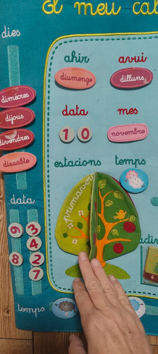 Calendario infantil de tela Lilliputiens català