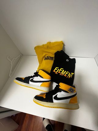 Lote de sudaderas, camisetas y playeras de marca.