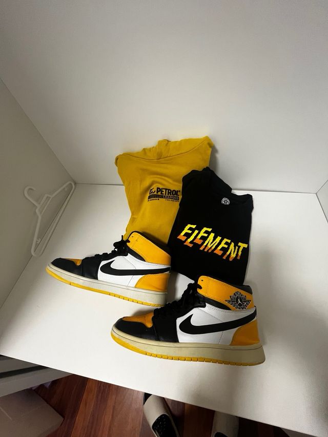 Lote de sudaderas, camisetas y playeras de marca.