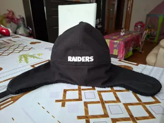 Gorra Raiders negra con orejeras