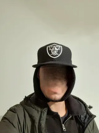 Gorra Raiders negra con orejeras