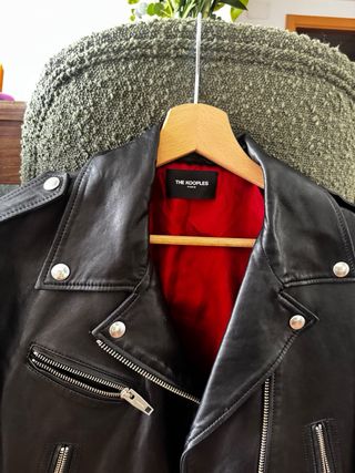 Cazadora de cuero The Kooples negra y roja